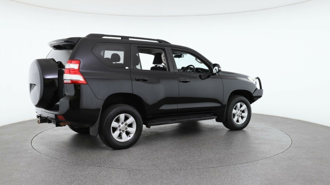 Toyota Landcruiser Prado image 4