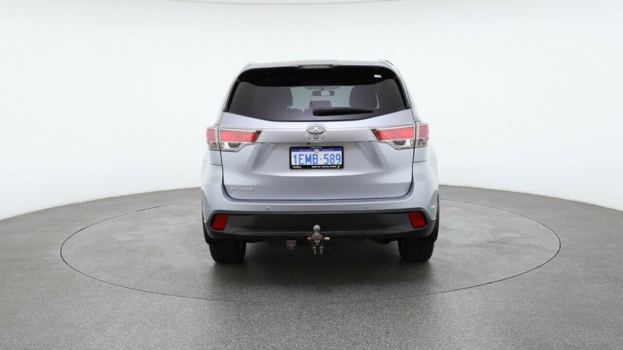 Toyota Kluger image 2