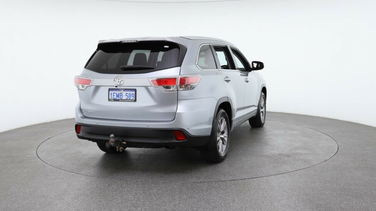 Toyota Kluger image 3