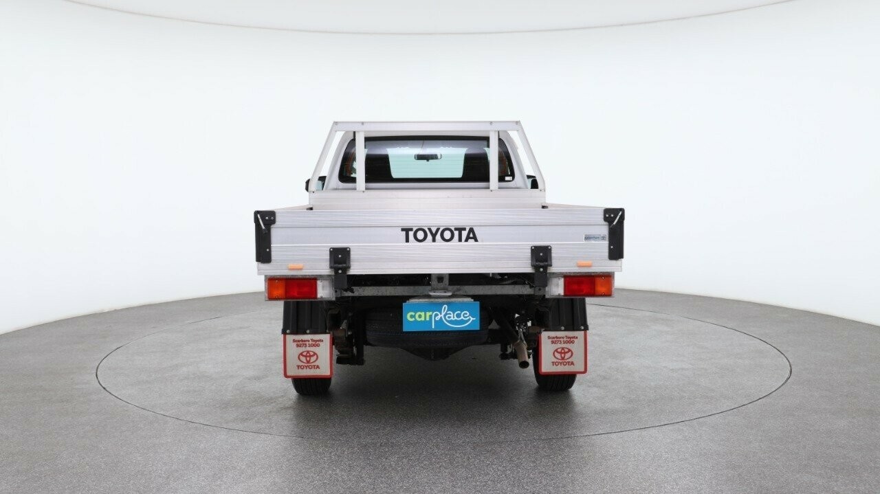 Toyota Hilux image 2