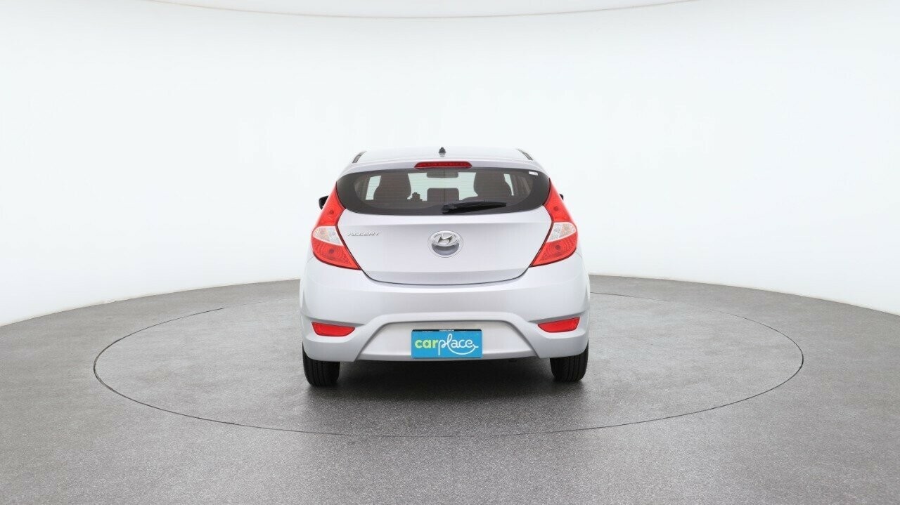 Hyundai Accent image 2