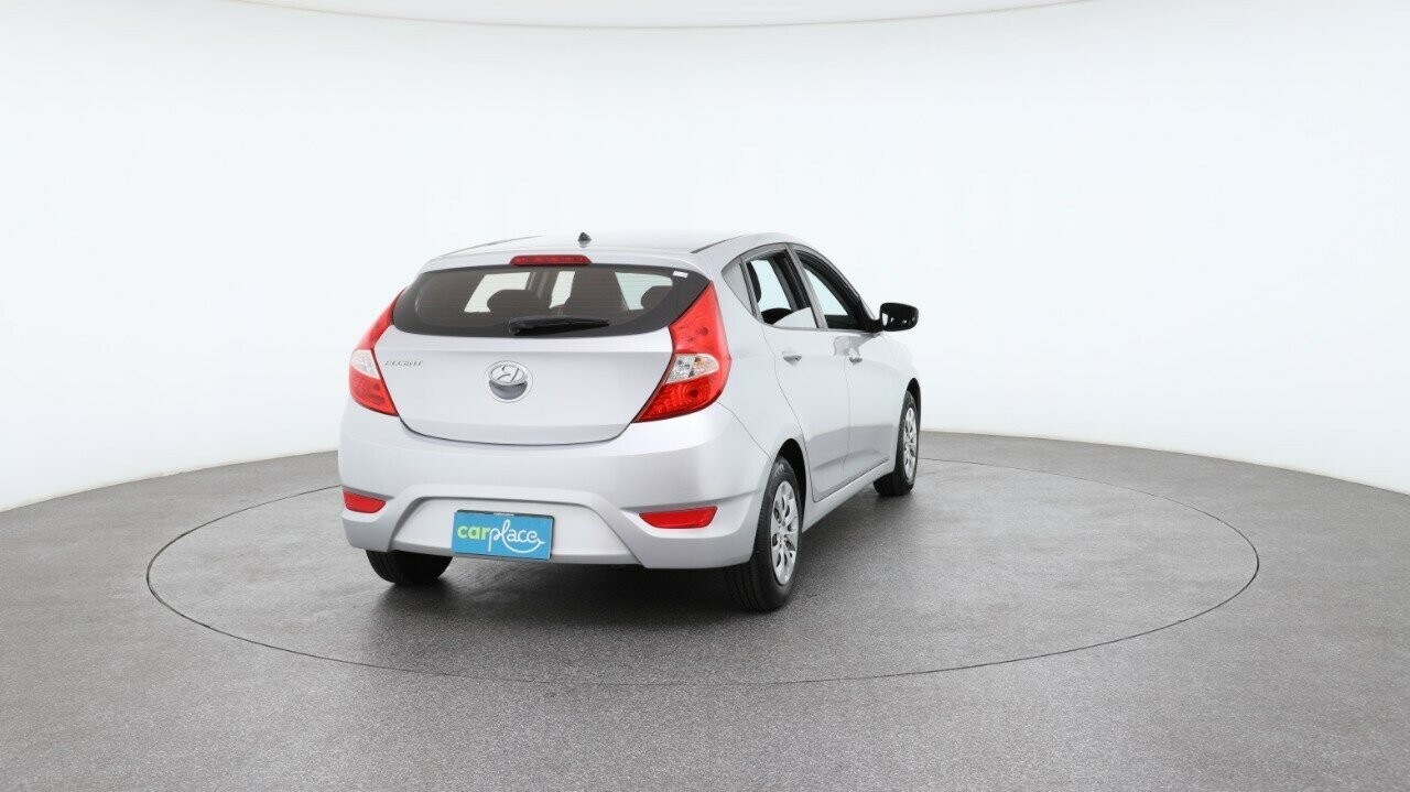 Hyundai Accent image 3