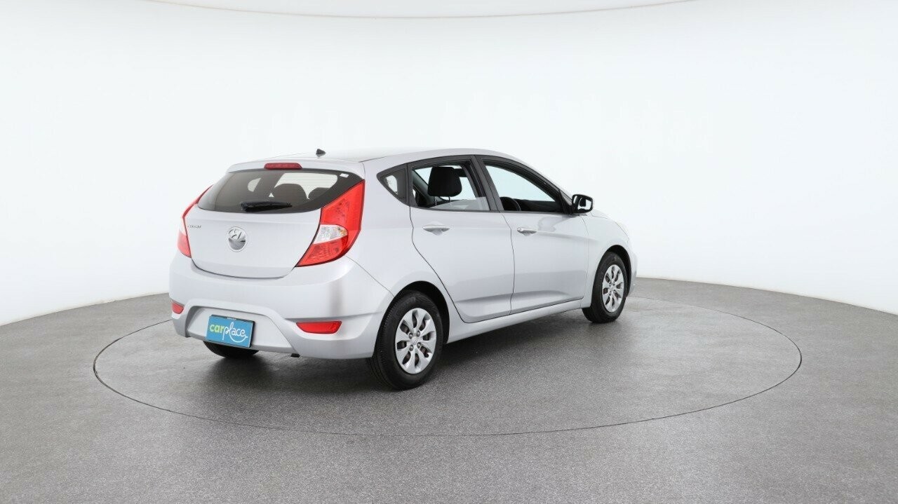 Hyundai Accent image 4