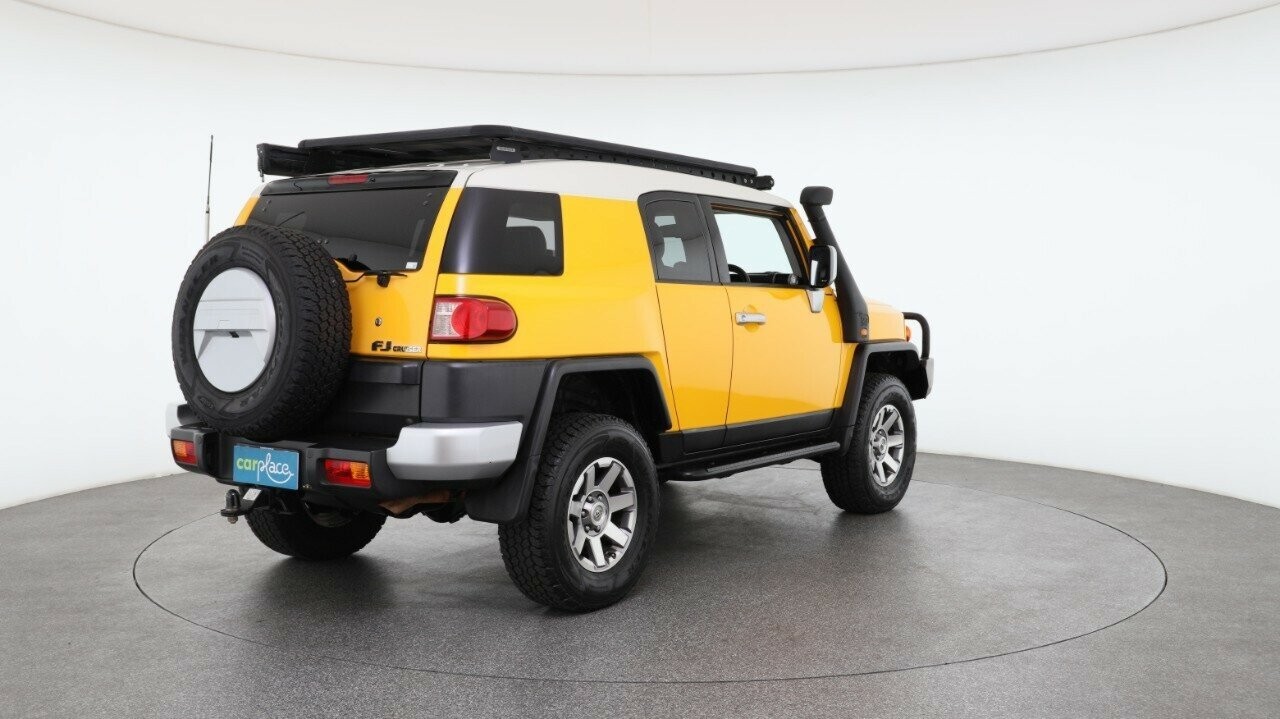 Toyota Fj Cruiser image 4