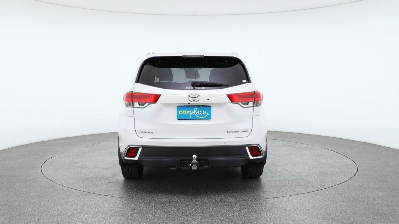 Toyota Kluger image 2