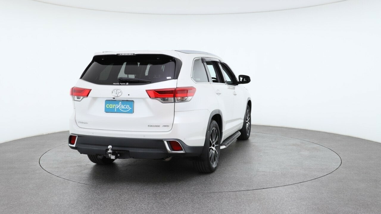 Toyota Kluger image 3