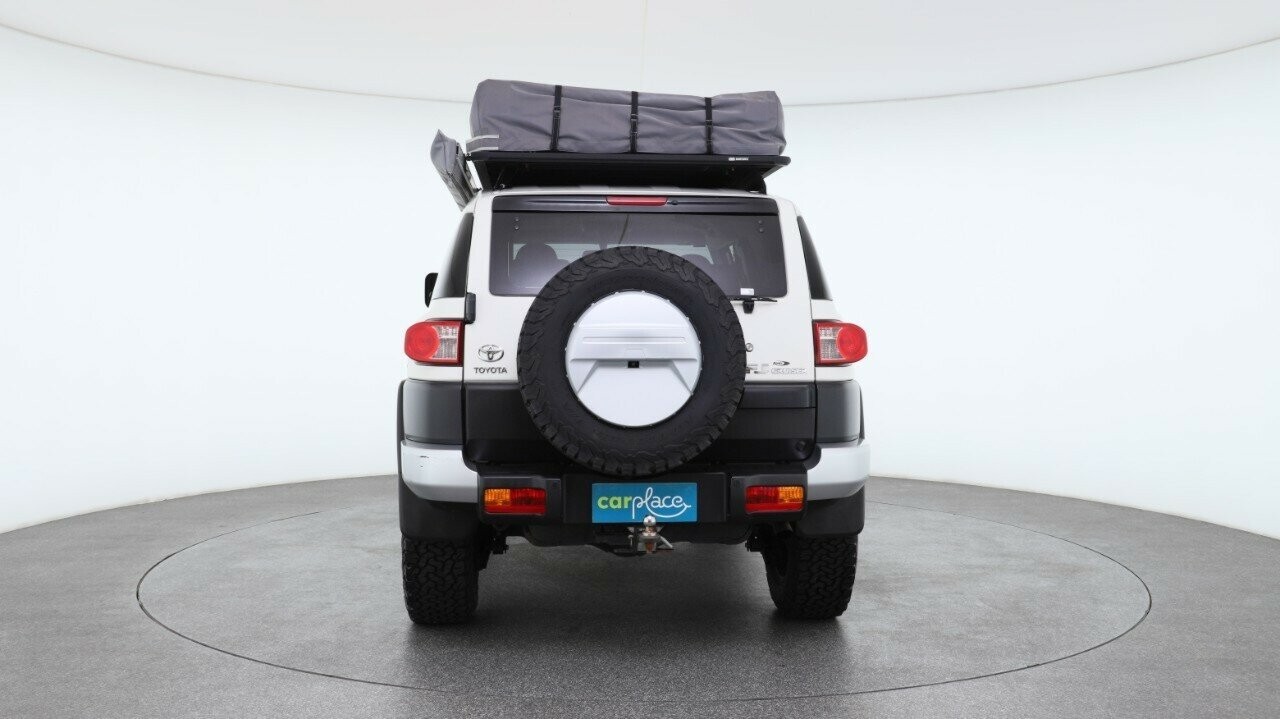 Toyota Fj Cruiser image 2