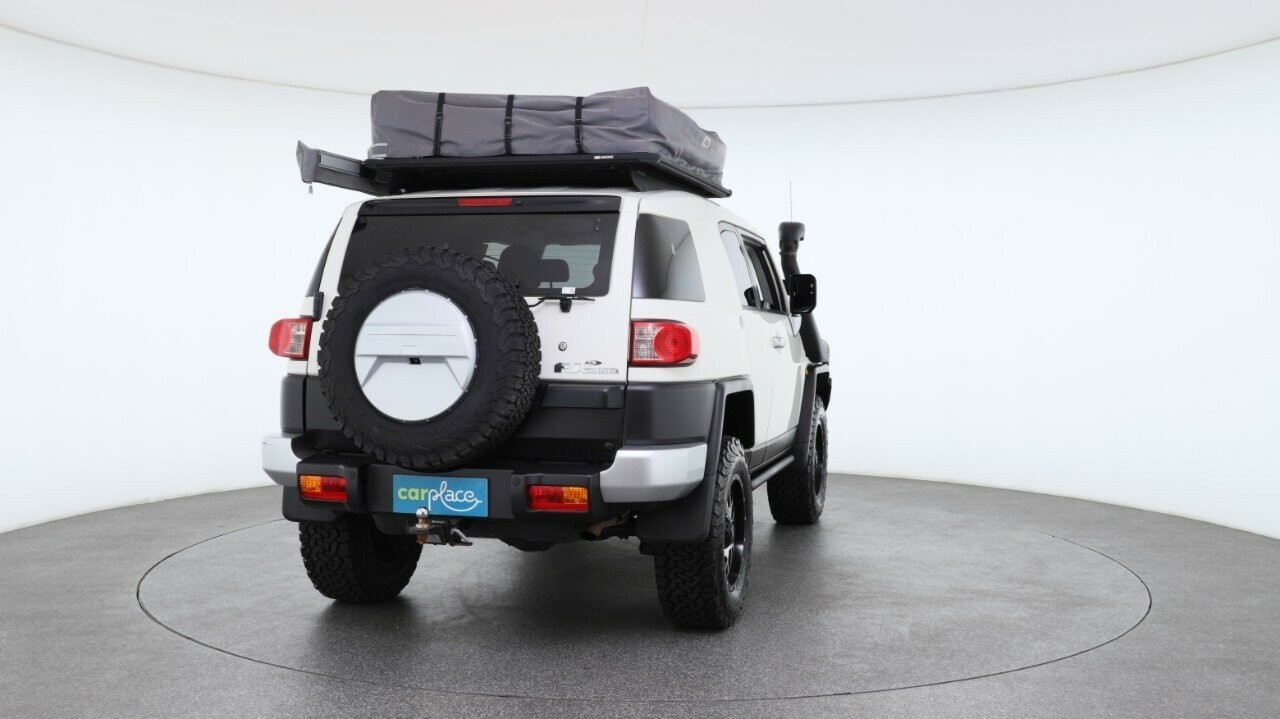 Toyota Fj Cruiser image 3