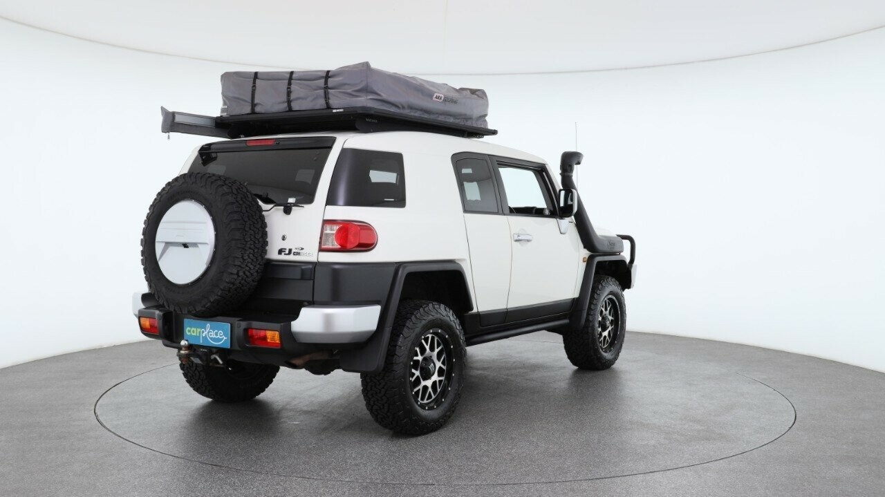 Toyota Fj Cruiser image 4