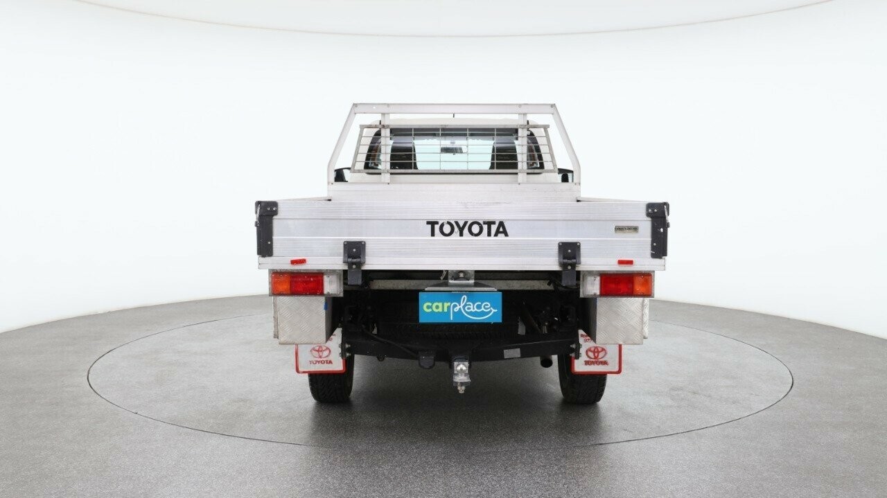 Toyota Hilux image 2