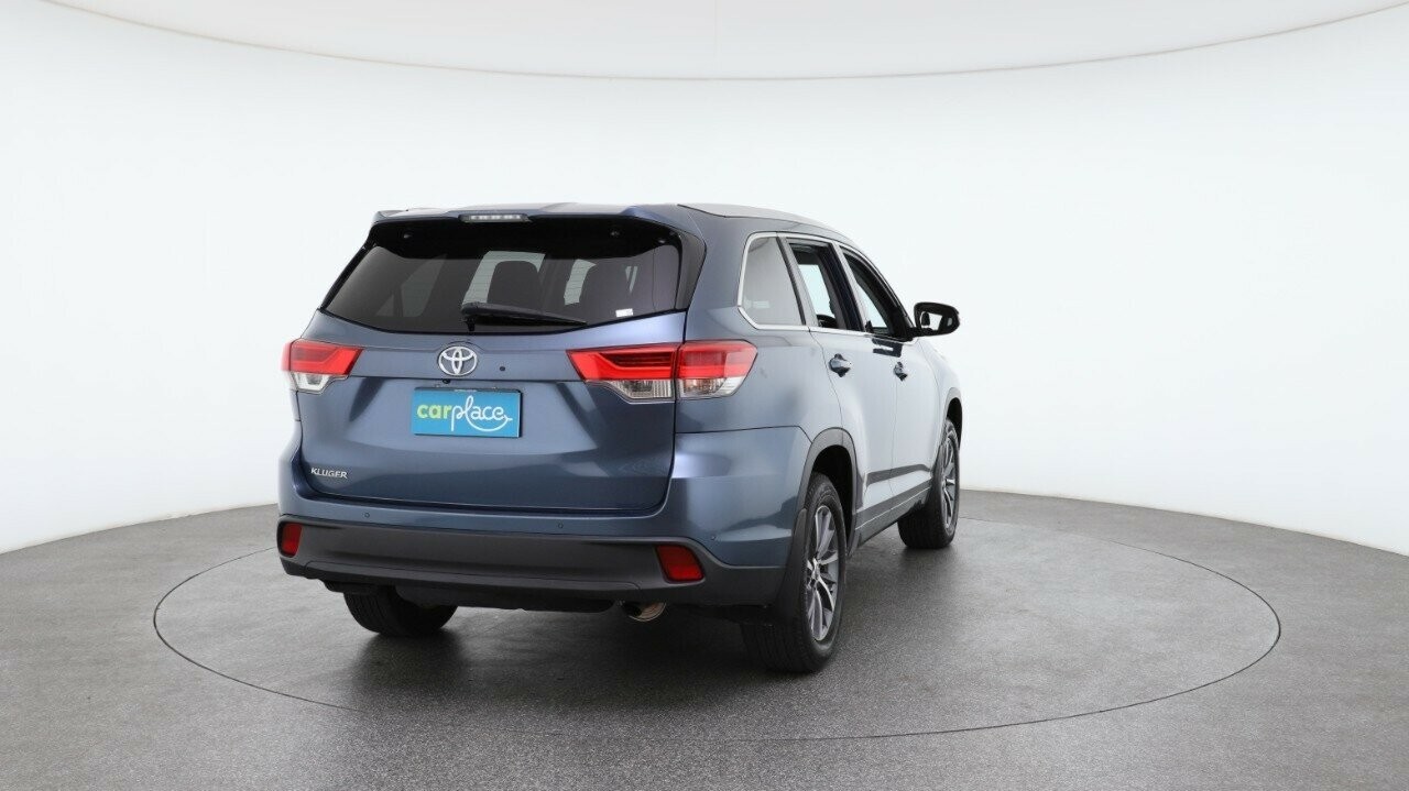 Toyota Kluger image 3