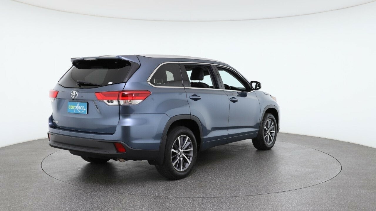 Toyota Kluger image 4