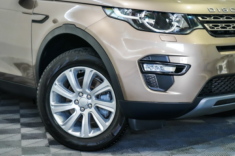 Land Rover Discovery Sport image 2