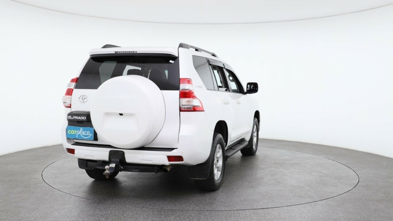 Toyota Landcruiser Prado image 3