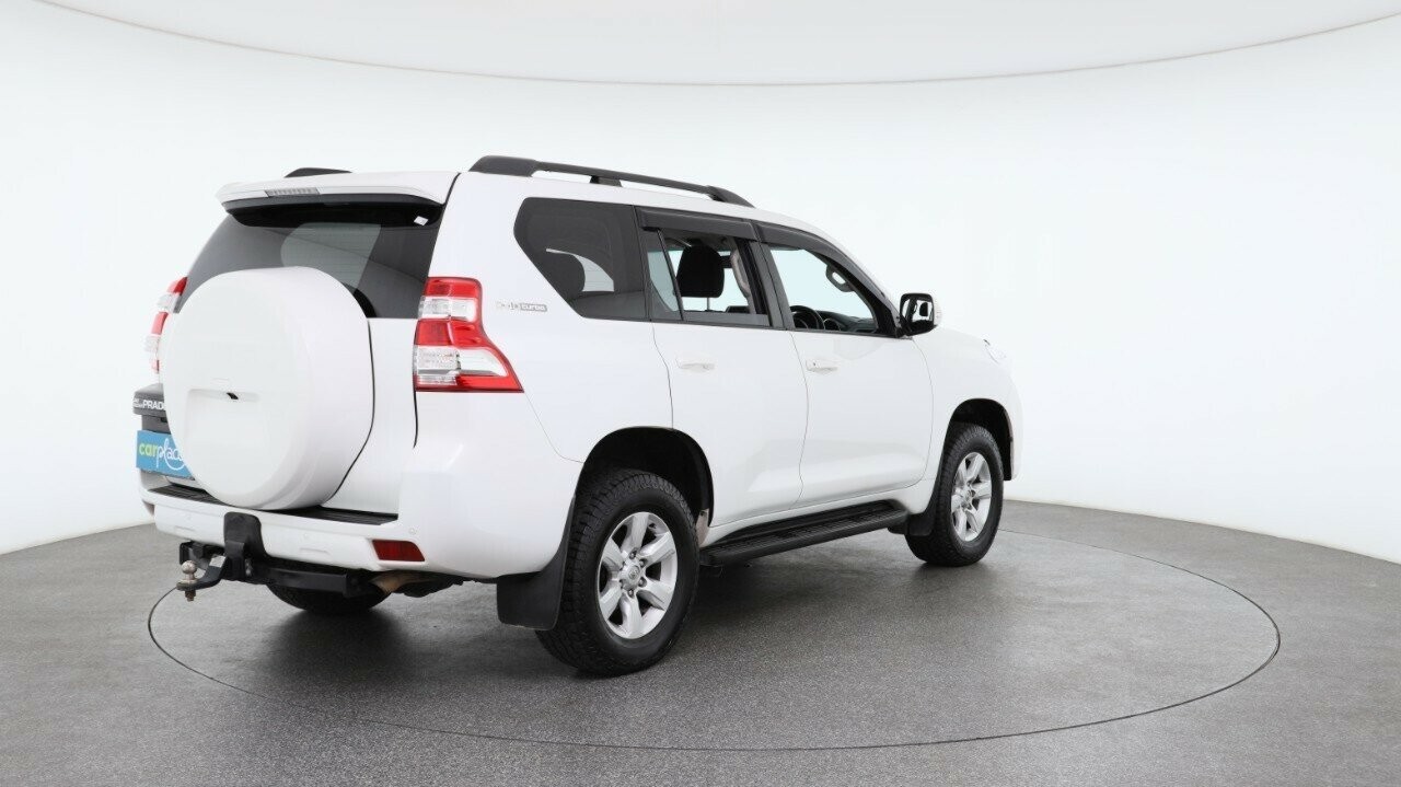 Toyota Landcruiser Prado image 4