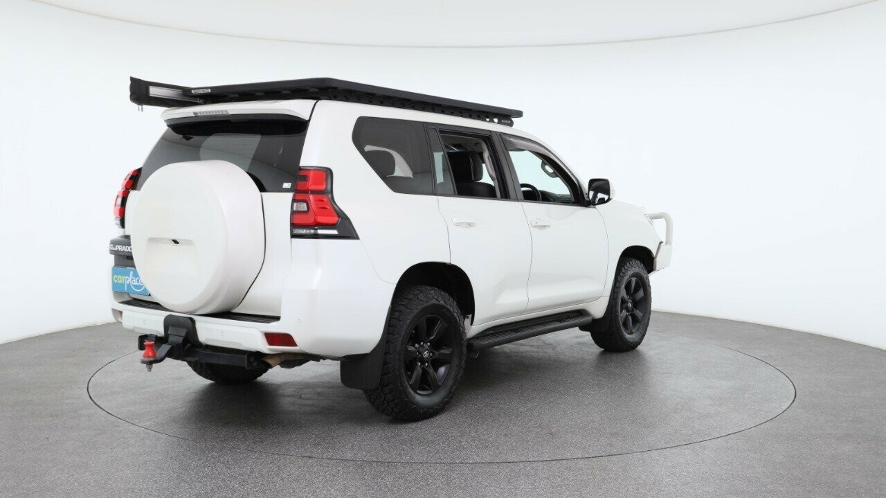 Toyota Landcruiser Prado image 4