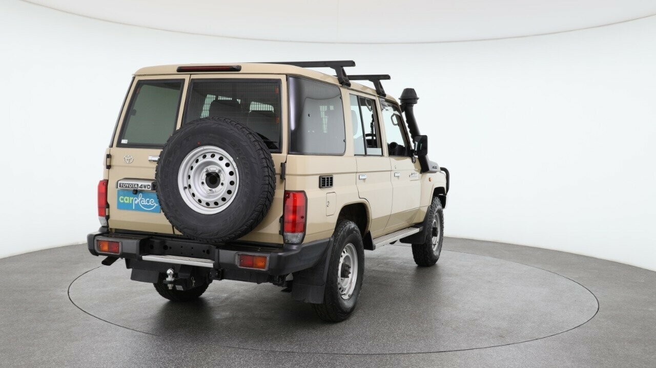 Toyota Landcruiser image 3