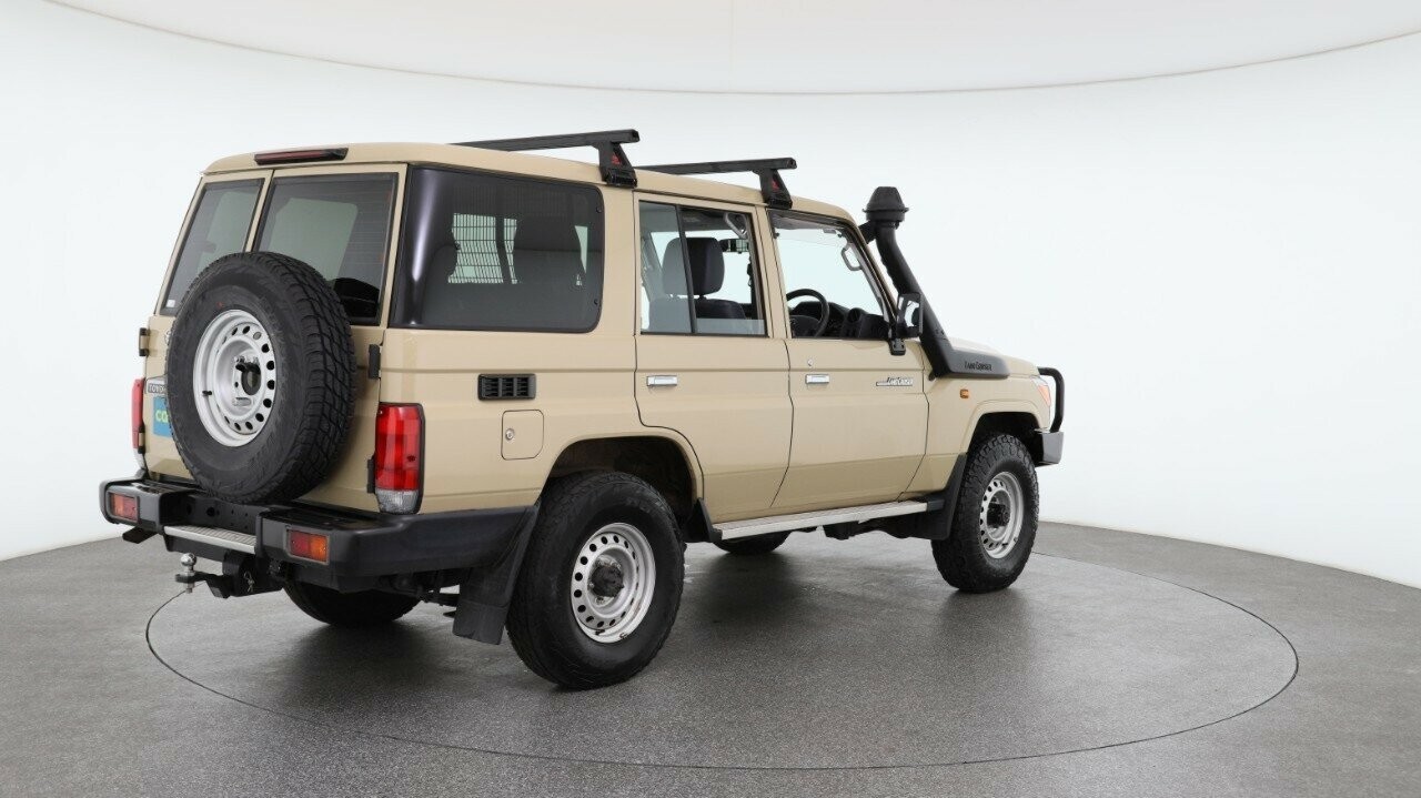 Toyota Landcruiser image 4