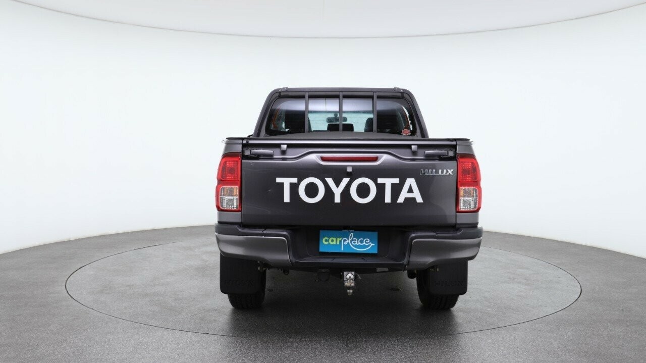 Toyota Hilux image 2