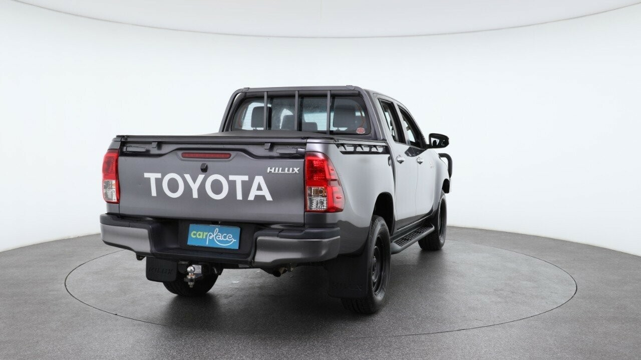 Toyota Hilux image 3