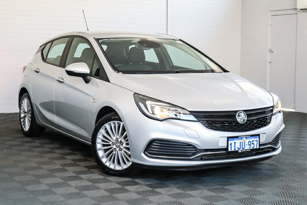 Holden Astra image 1