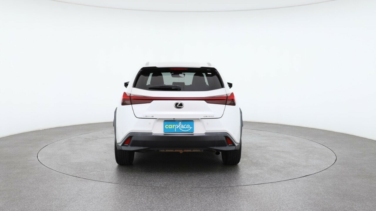 Lexus Ux image 2