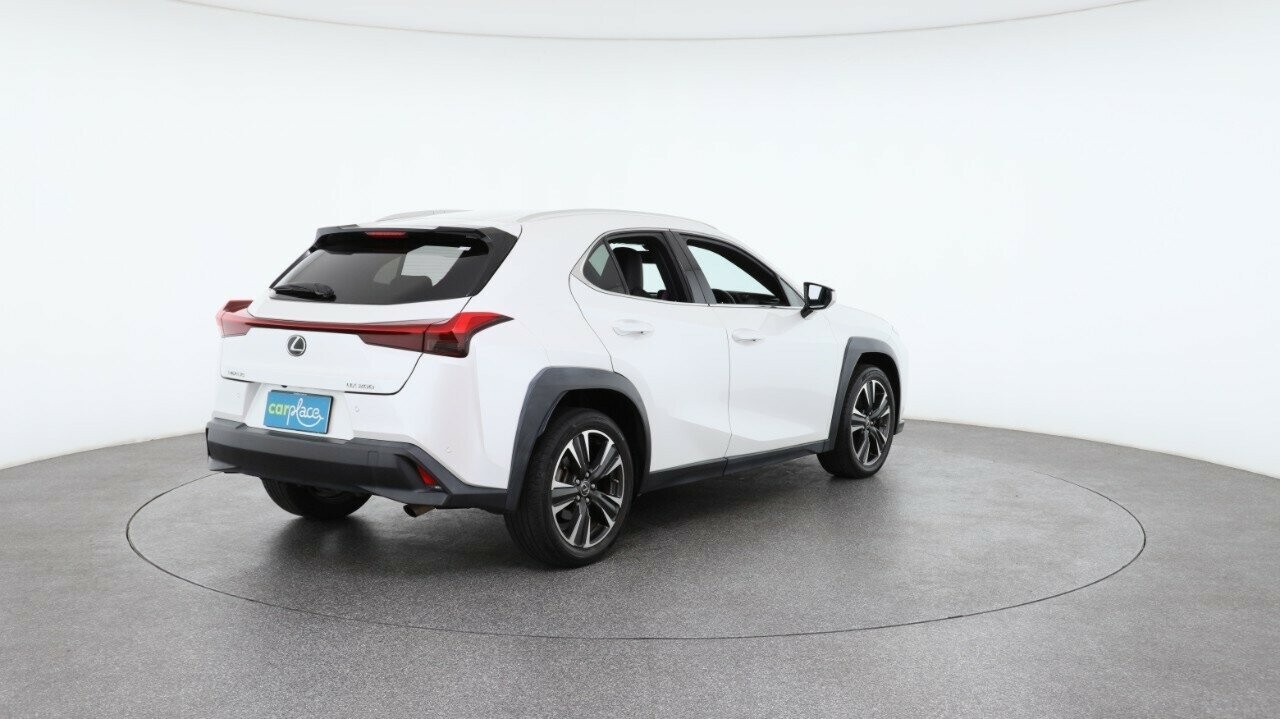 Lexus Ux image 4