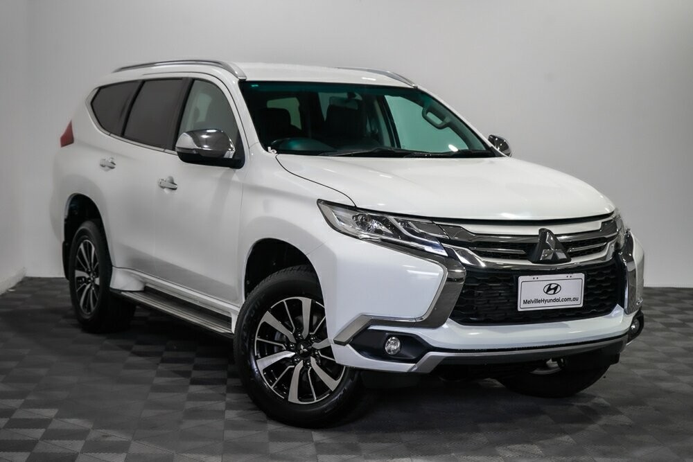 Mitsubishi Pajero Sport image 1