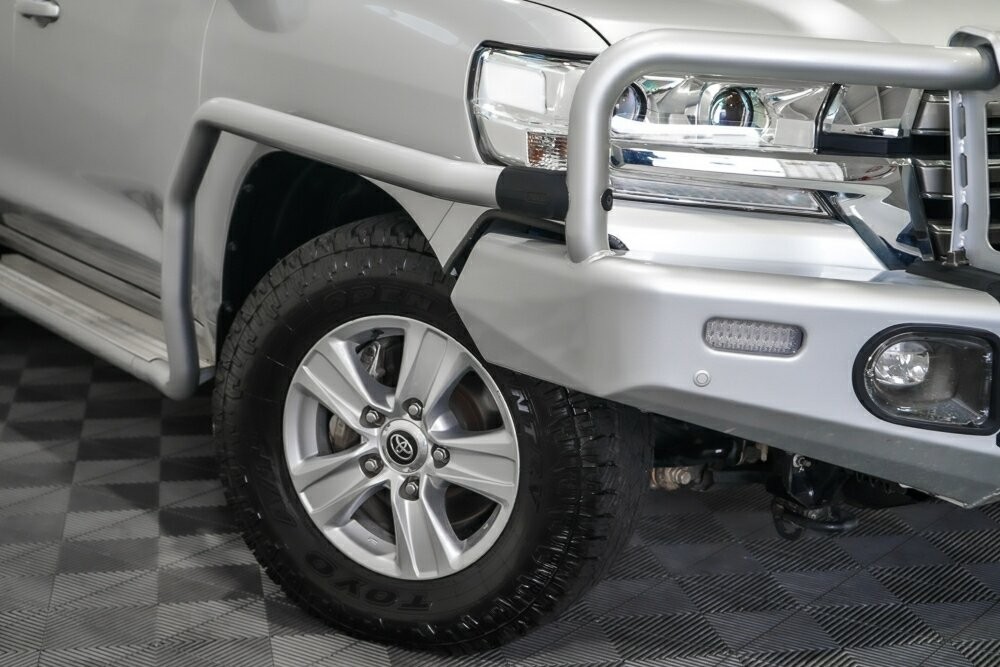 Toyota Landcruiser image 2