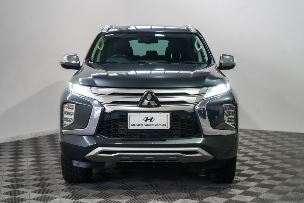 Mitsubishi Pajero Sport image 3