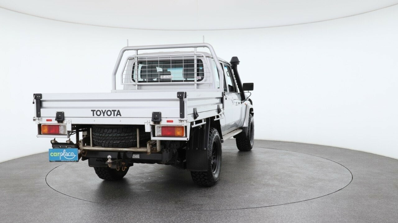 Toyota Landcruiser image 2