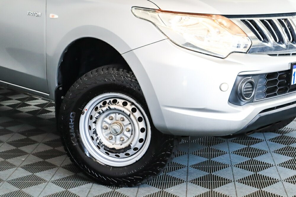 Mitsubishi Triton image 2