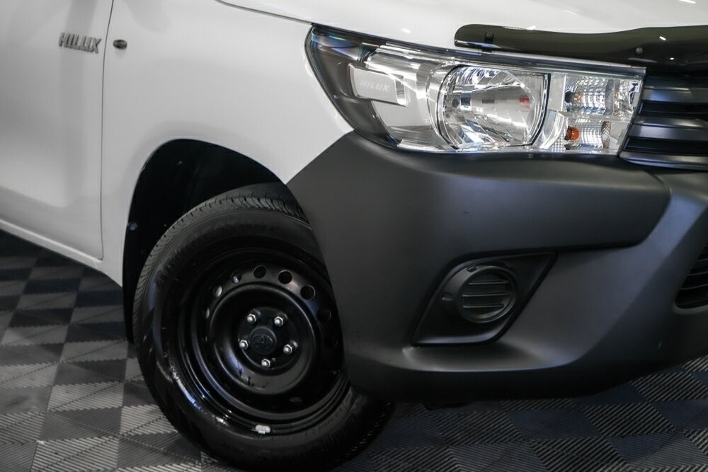 Toyota Hilux image 2