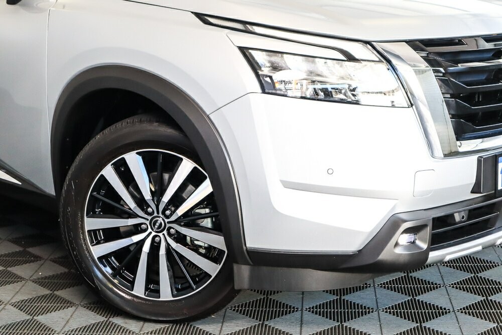 Nissan Pathfinder image 2