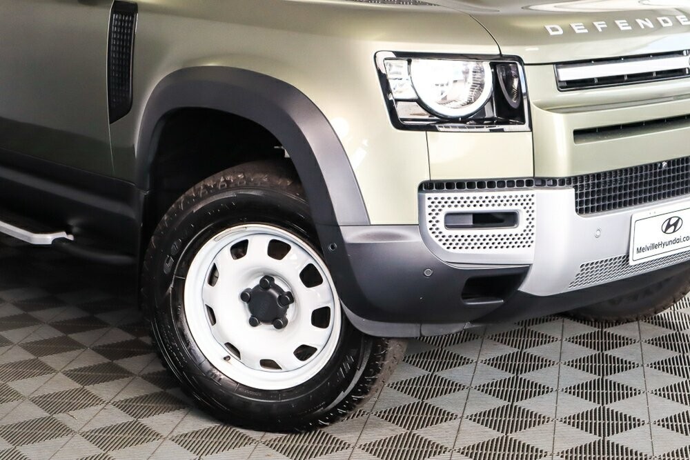 Land Rover Defender image 2