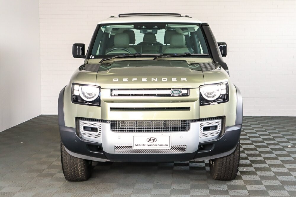 Land Rover Defender image 3