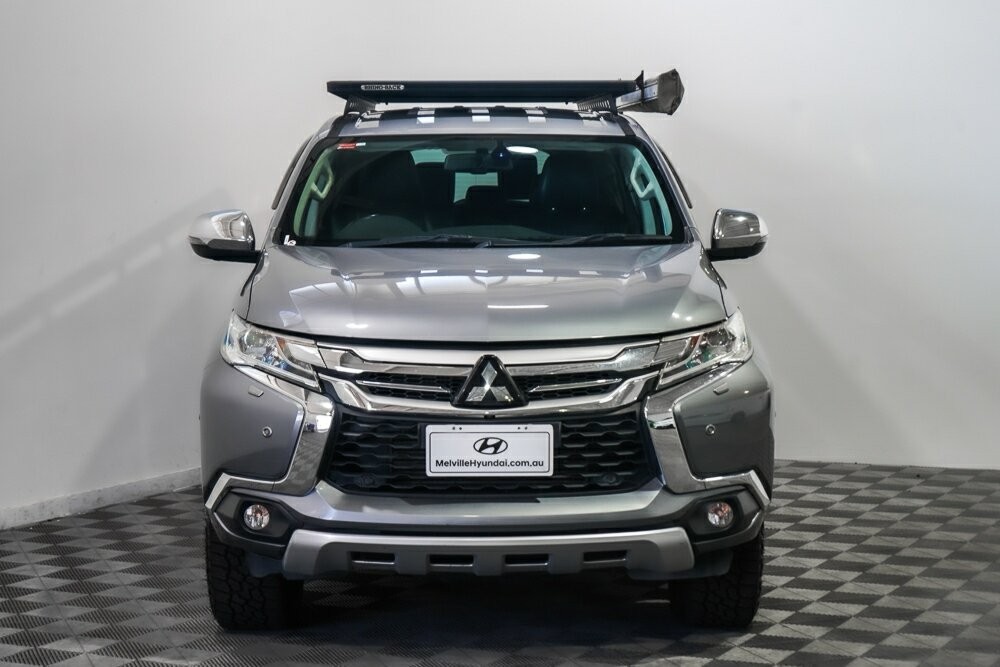 Mitsubishi Pajero Sport image 3