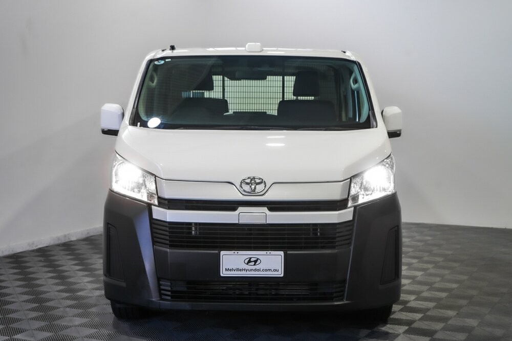 Toyota Hiace image 2