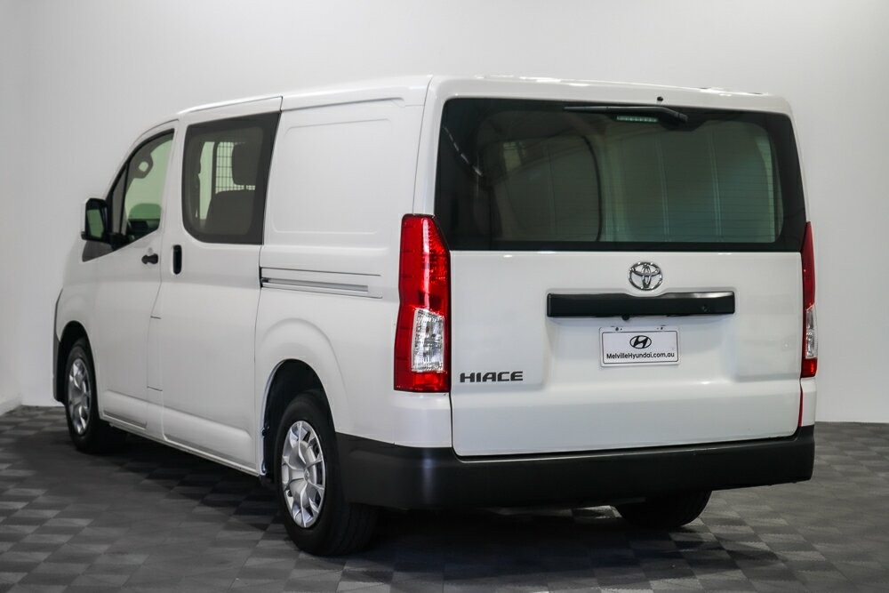 Toyota Hiace image 4