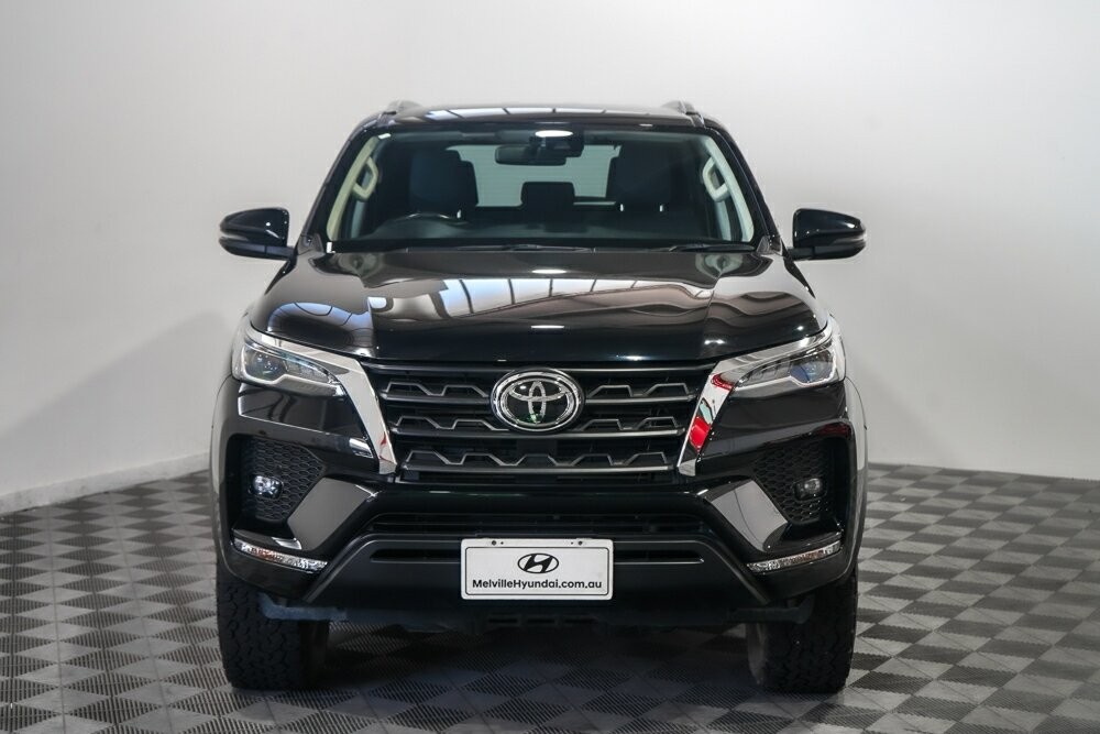 Toyota Fortuner image 3