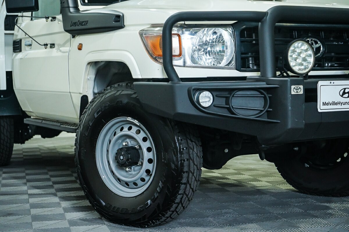 Toyota Landcruiser image 2