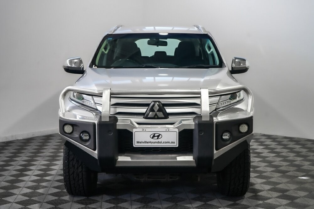 Mitsubishi Pajero Sport image 3