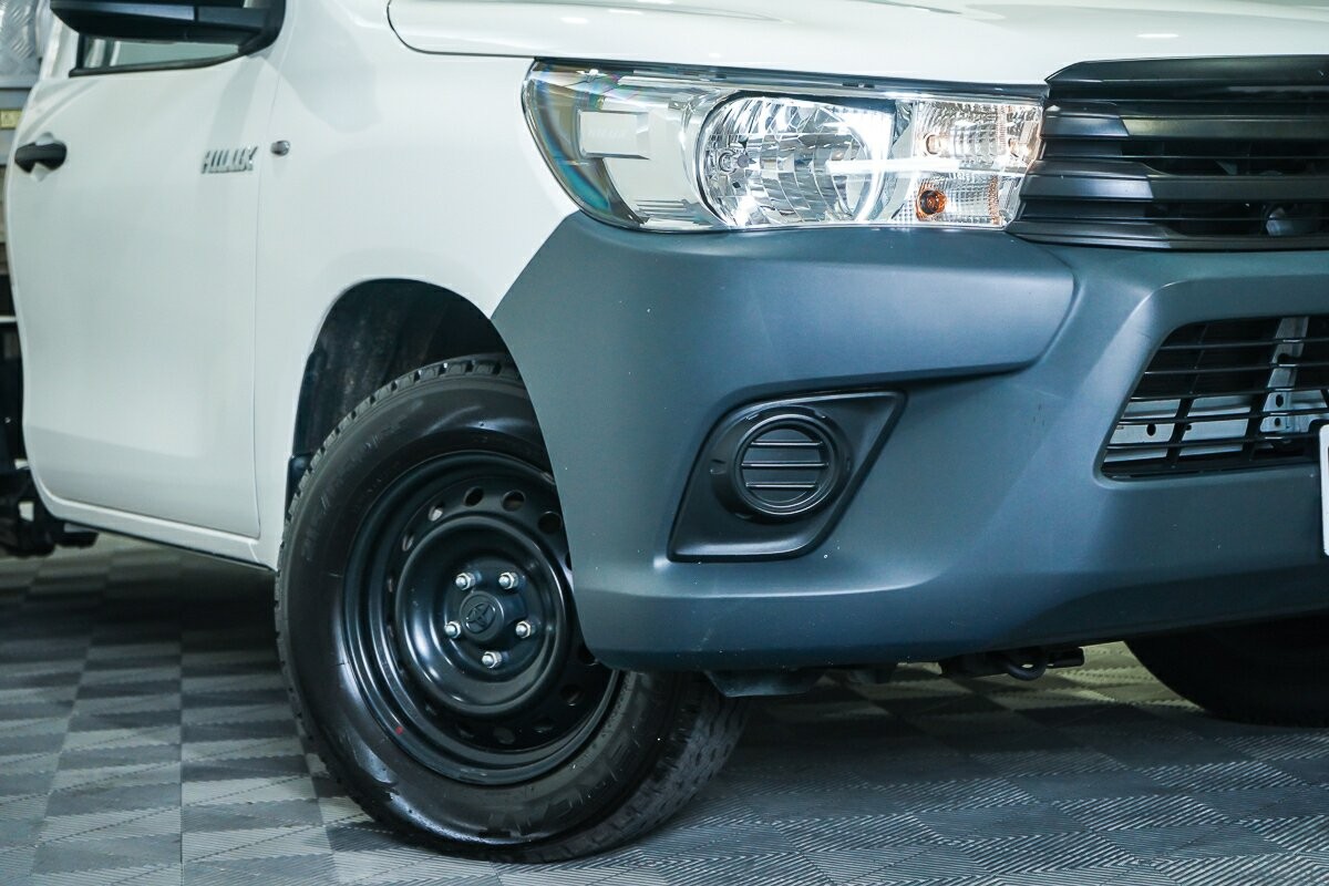 Toyota Hilux image 2