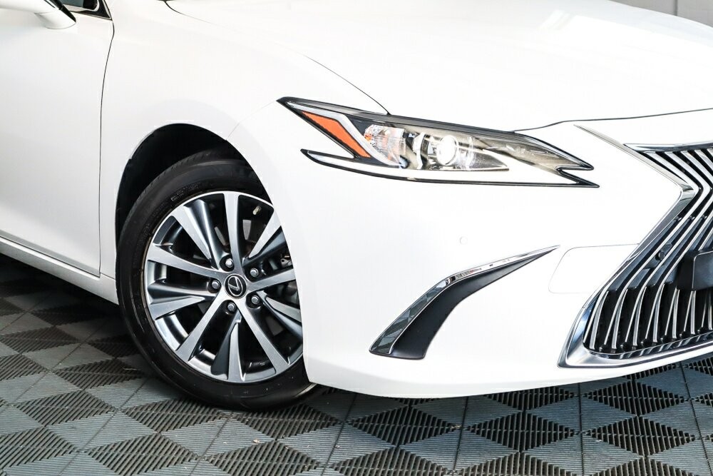 Lexus Es image 2