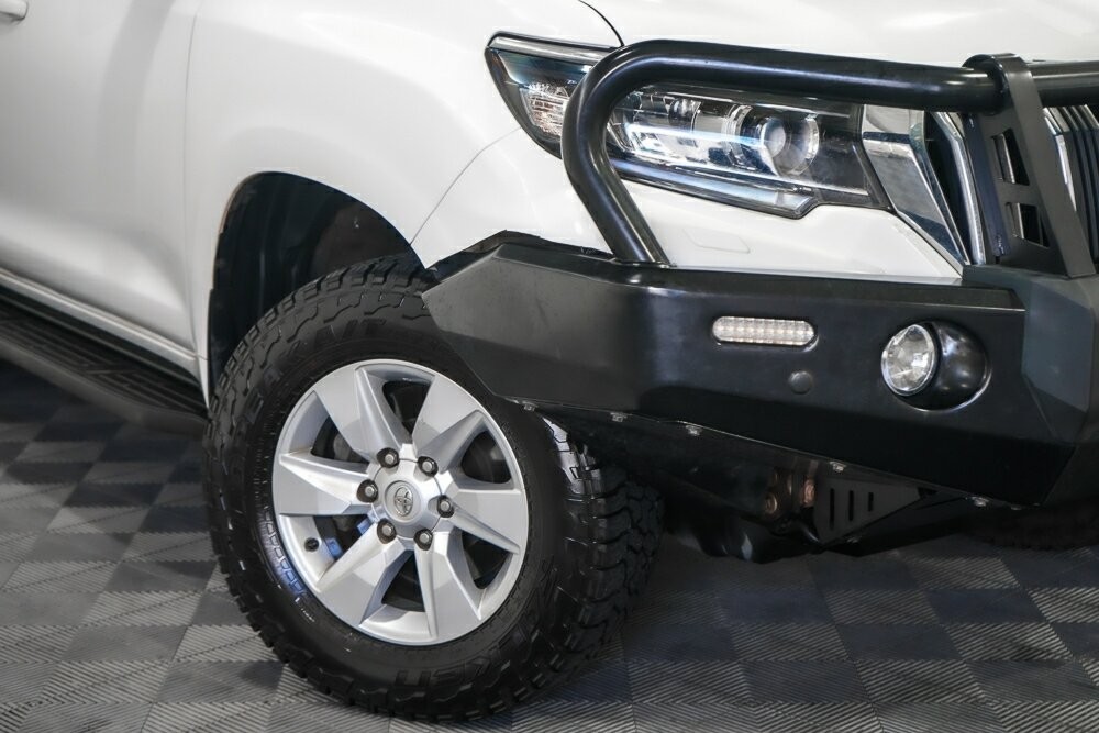 Toyota Landcruiser Prado image 2