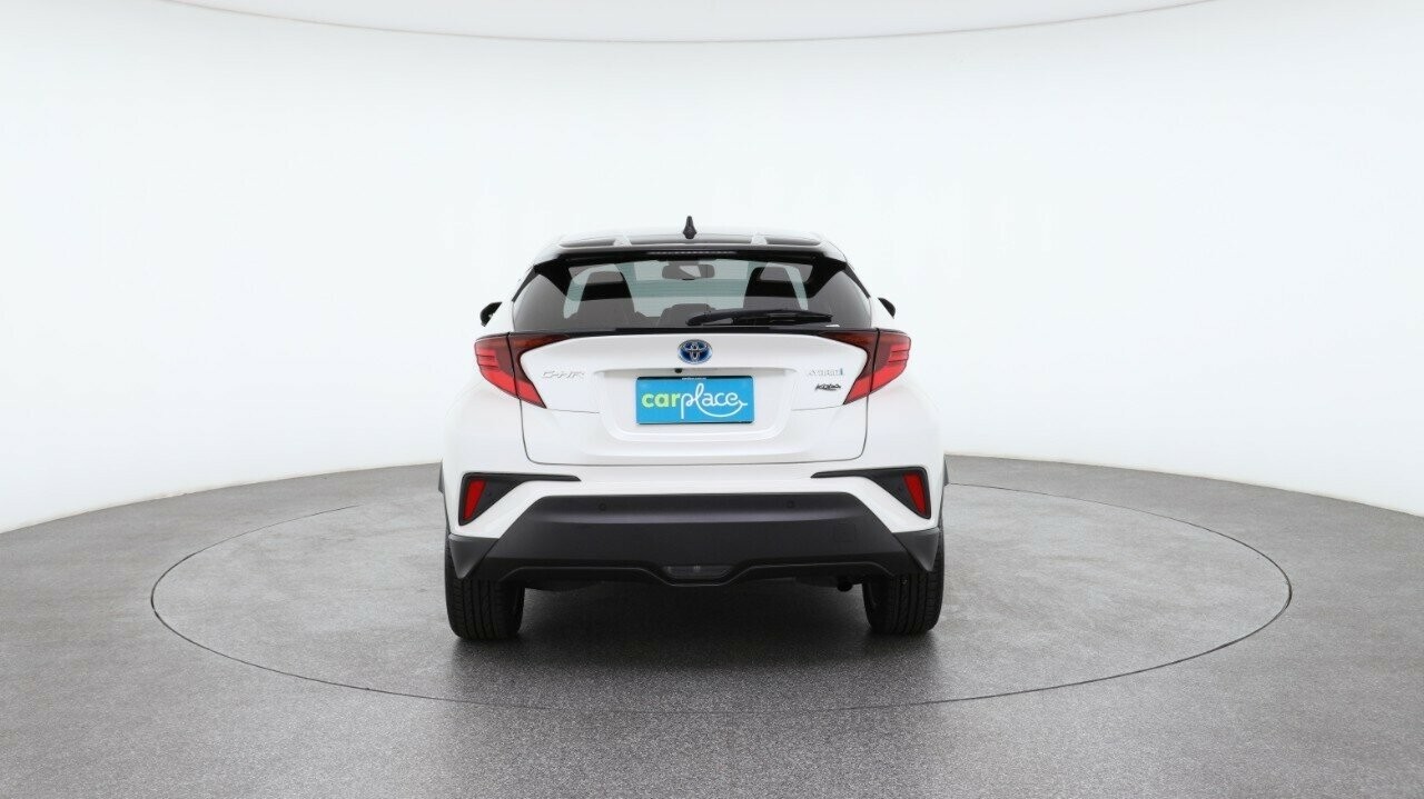 Toyota C-hr image 2