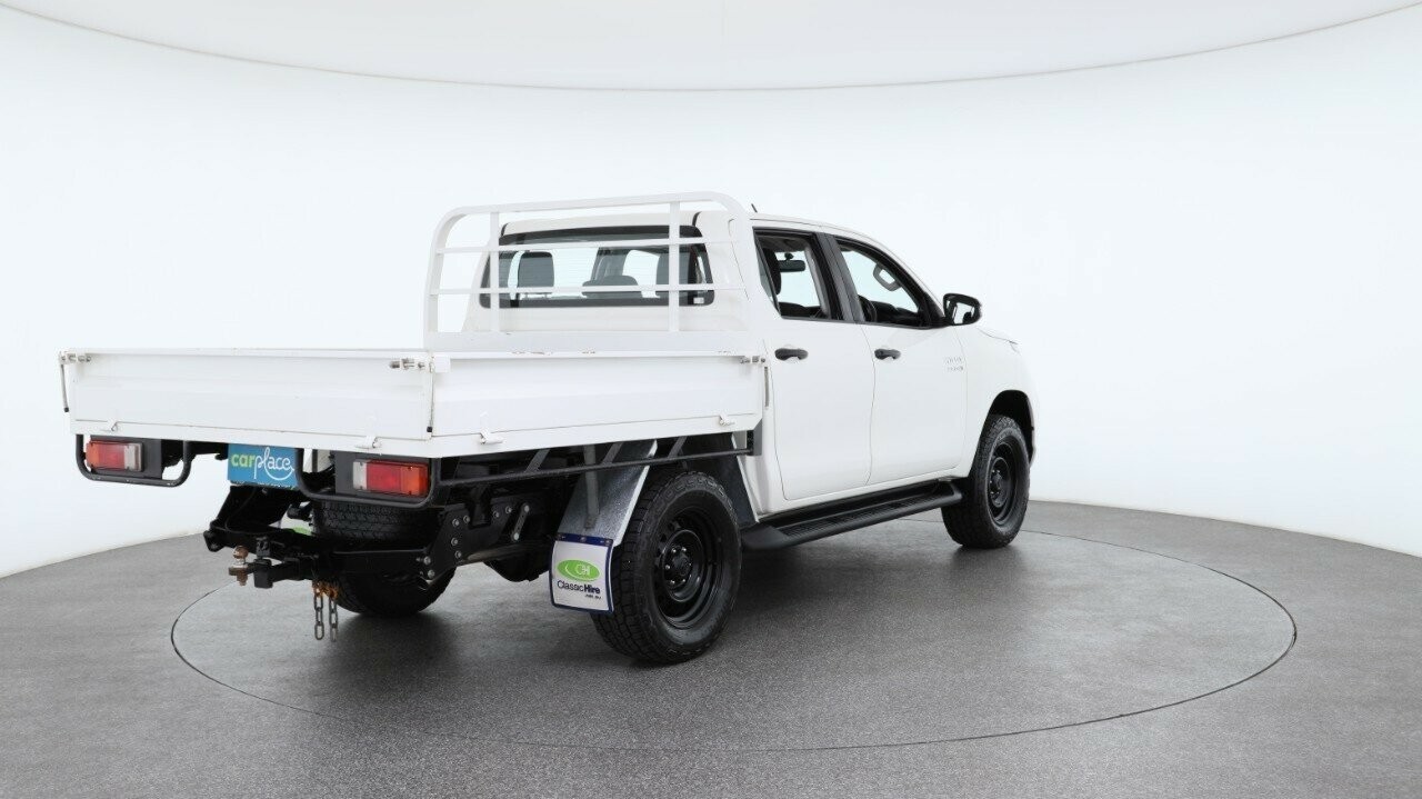 Toyota Hilux image 4