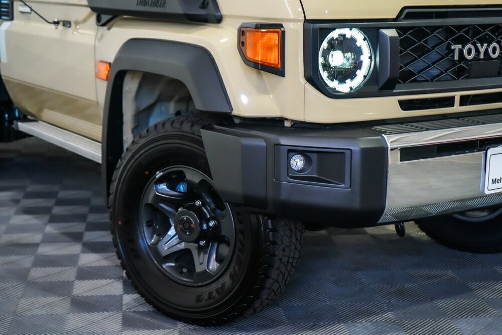 Toyota Landcruiser image 2