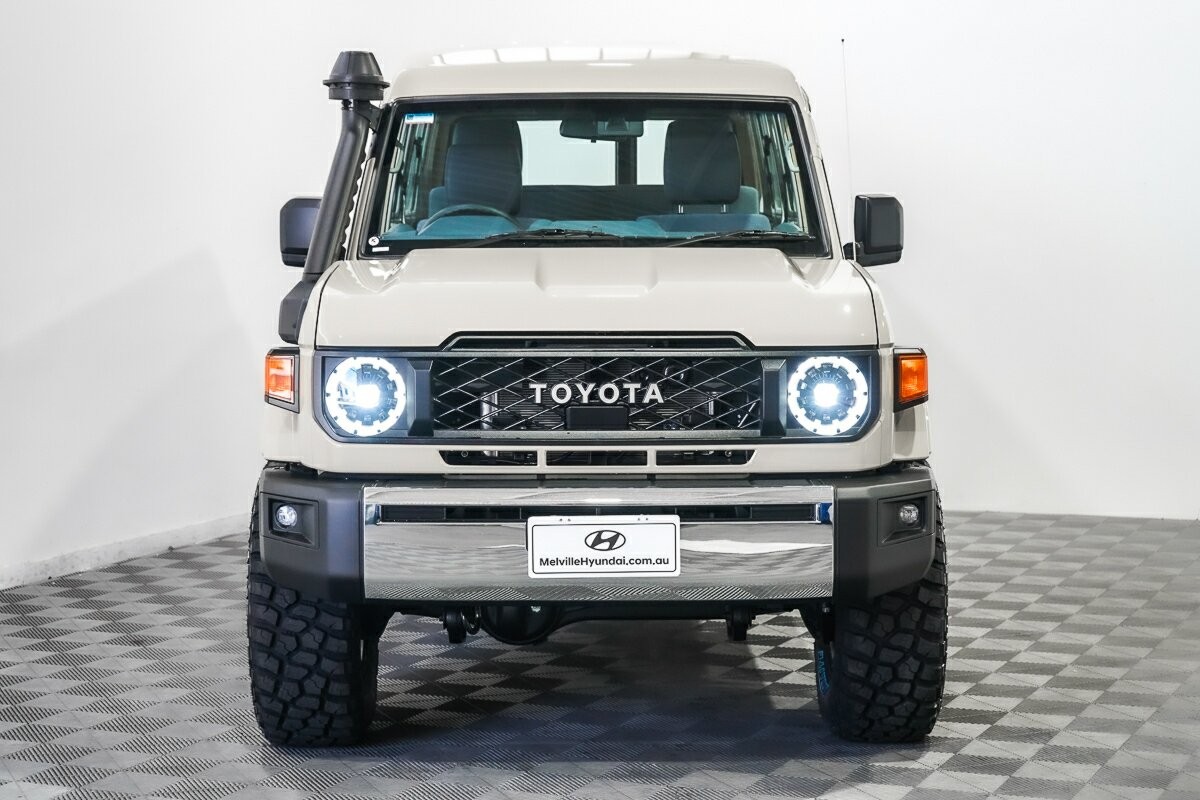 Toyota Landcruiser image 3