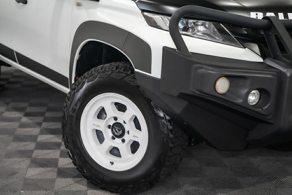 Mitsubishi Triton image 2